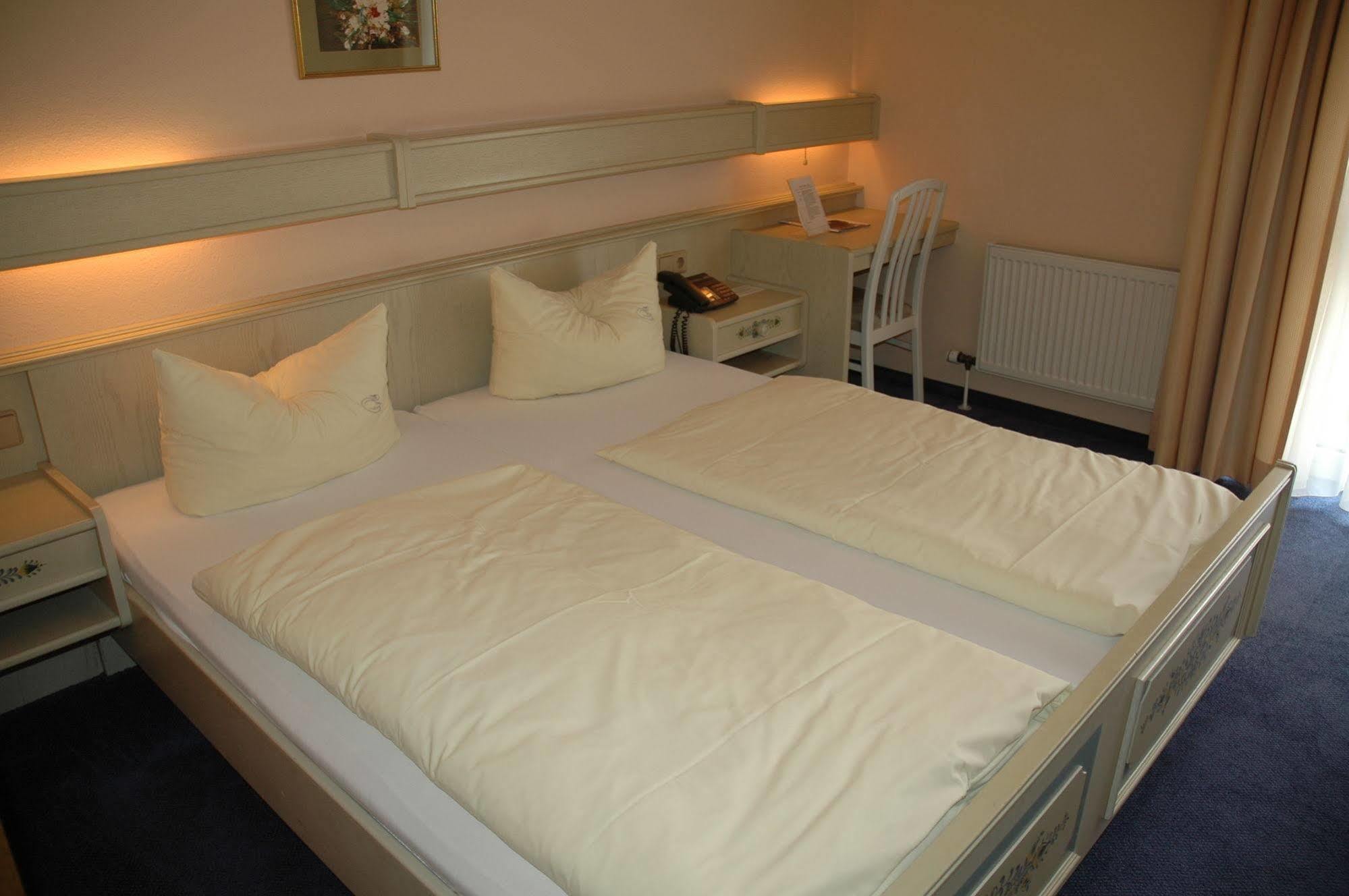 Zum Neuen Schwan Hotel Walluf Luaran gambar